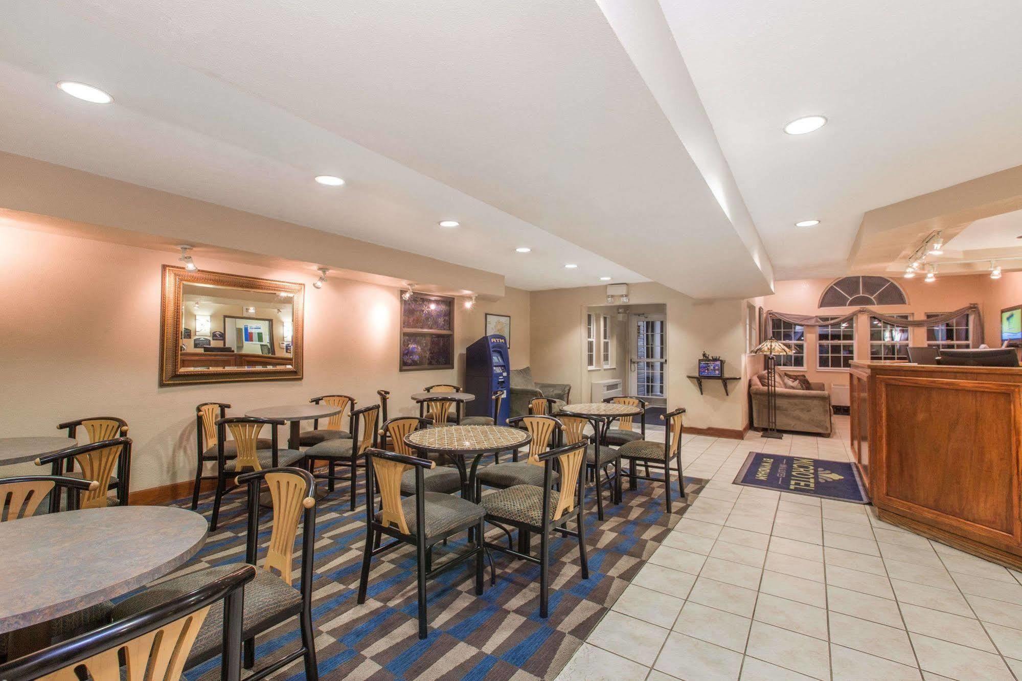 Baymont Inn & Suites By Wyndham Anchorage Airport Exteriör bild