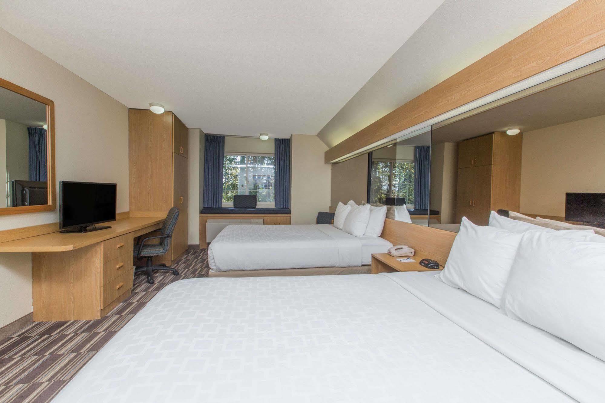 Baymont Inn & Suites By Wyndham Anchorage Airport Exteriör bild