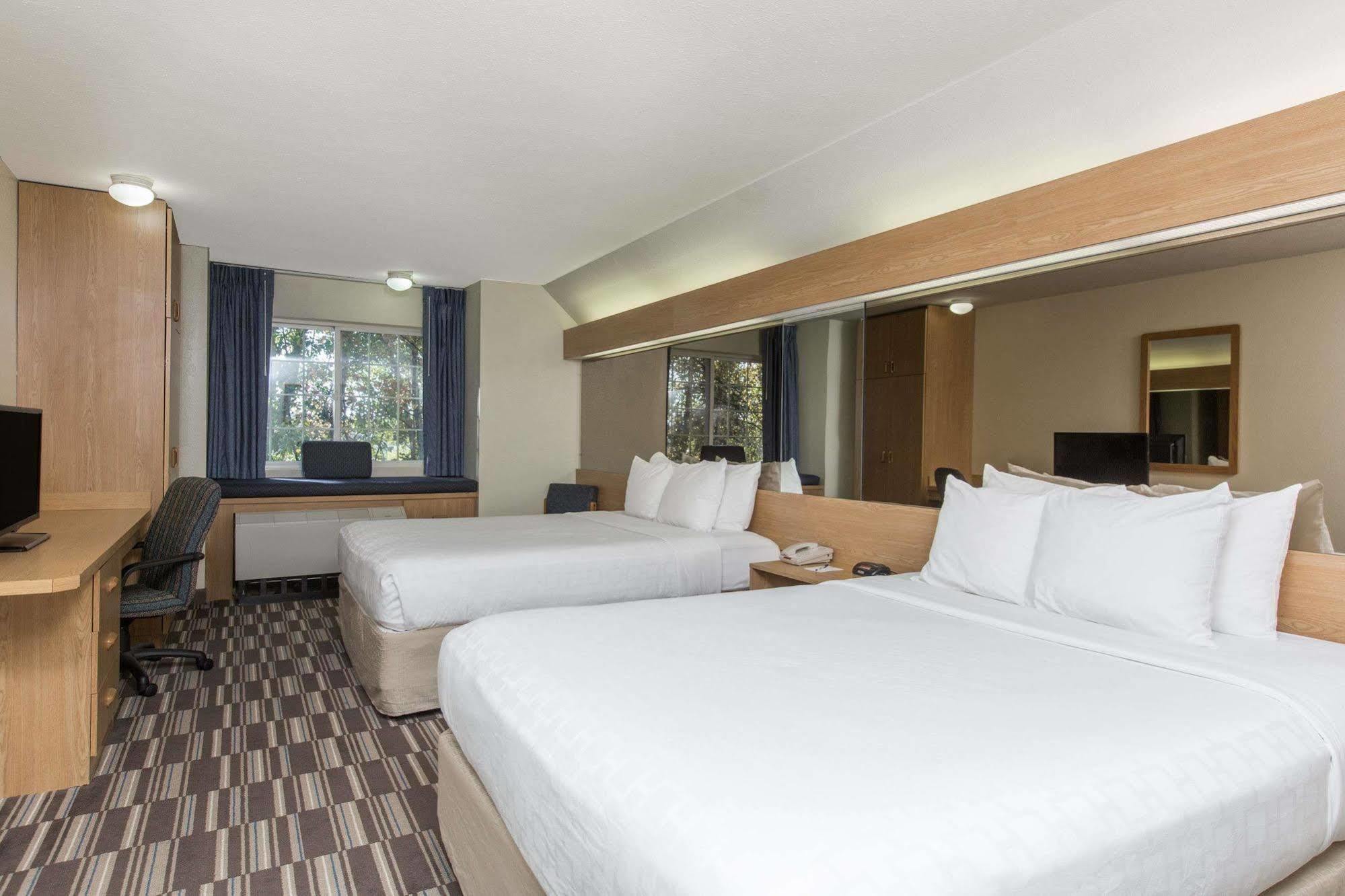 Baymont Inn & Suites By Wyndham Anchorage Airport Exteriör bild